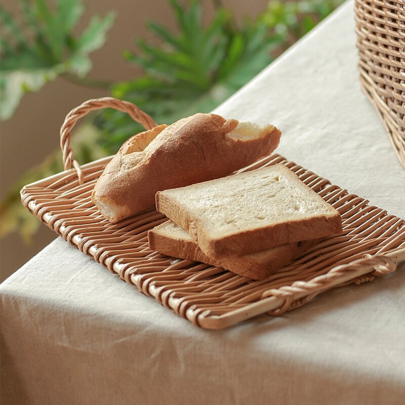 Petit plateau fin rectangulaire en rotin