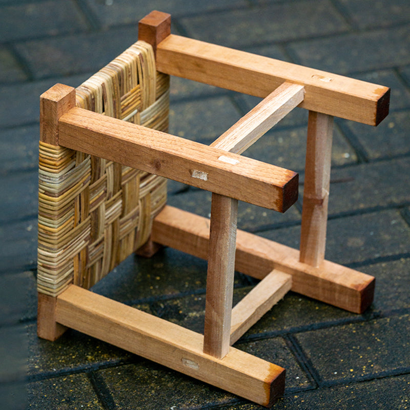 Petit tabouret en rotin