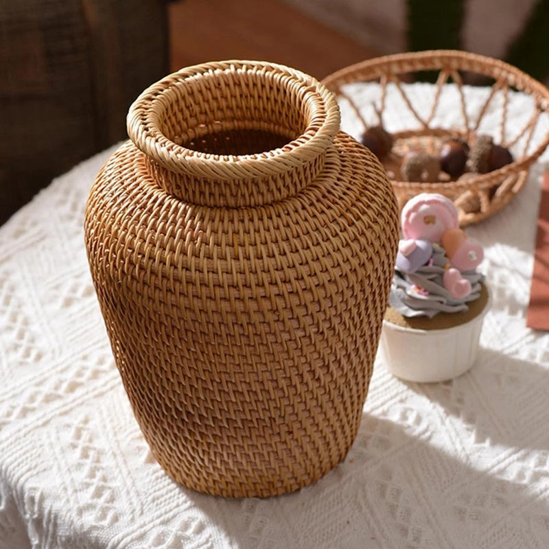 Petit vase en osier et rotin