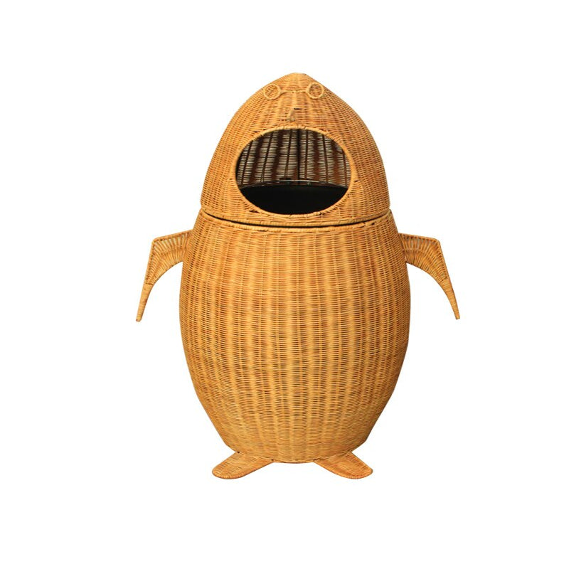 Poubelle en rotin et bambou forme de pingouin