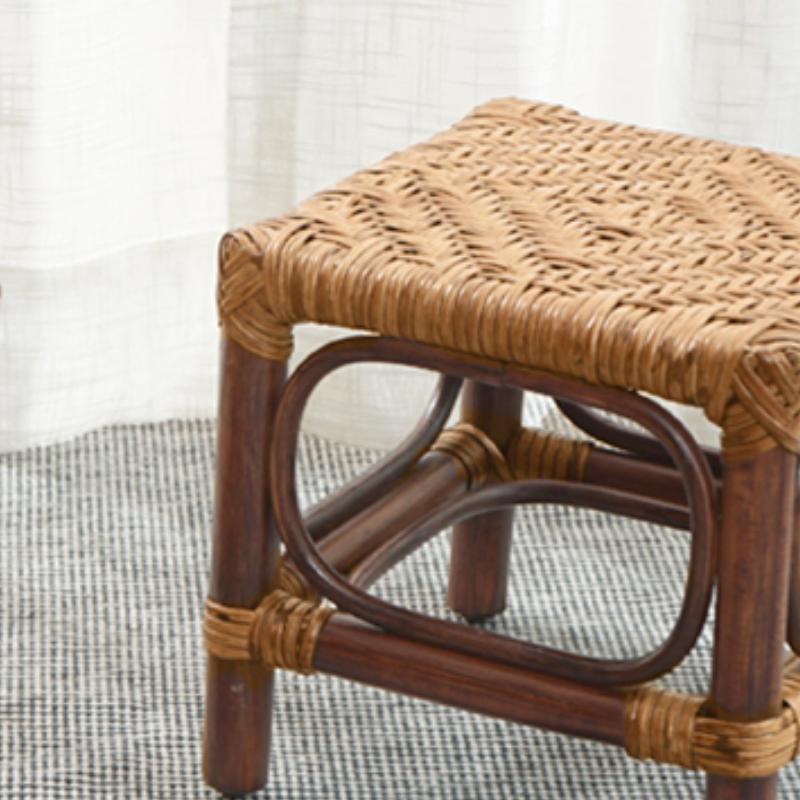 Repose-pied en rotin et bois foncé