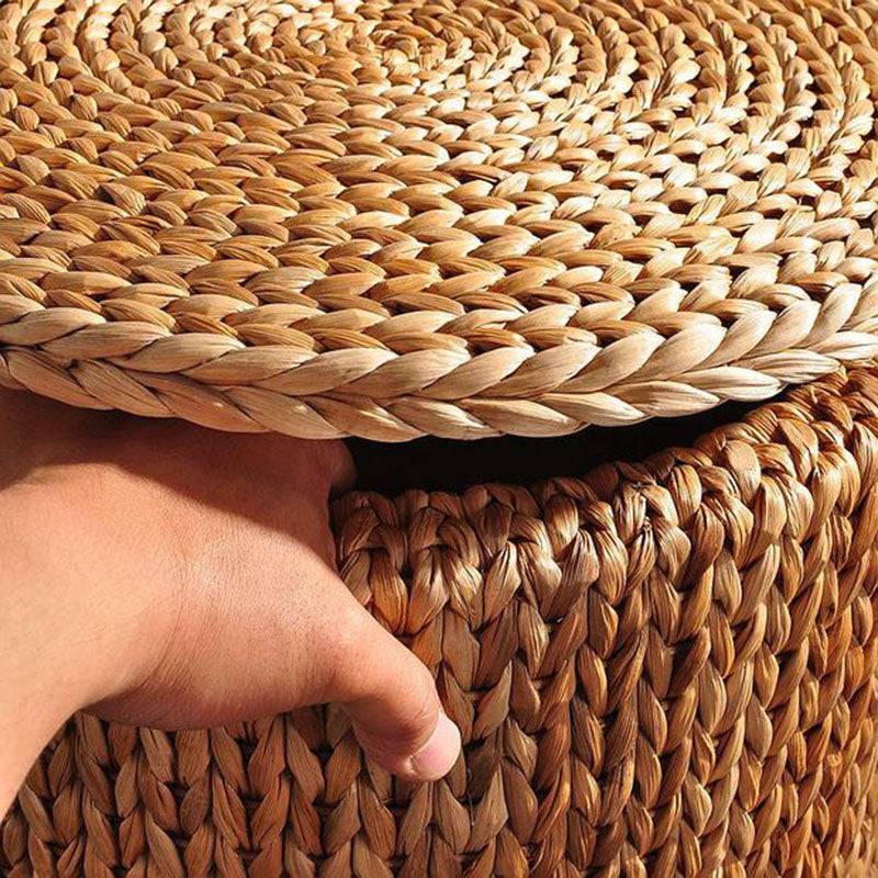 Repose-pieds en rotin sur roulettes