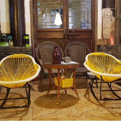 Rocking chair moderne jaune
