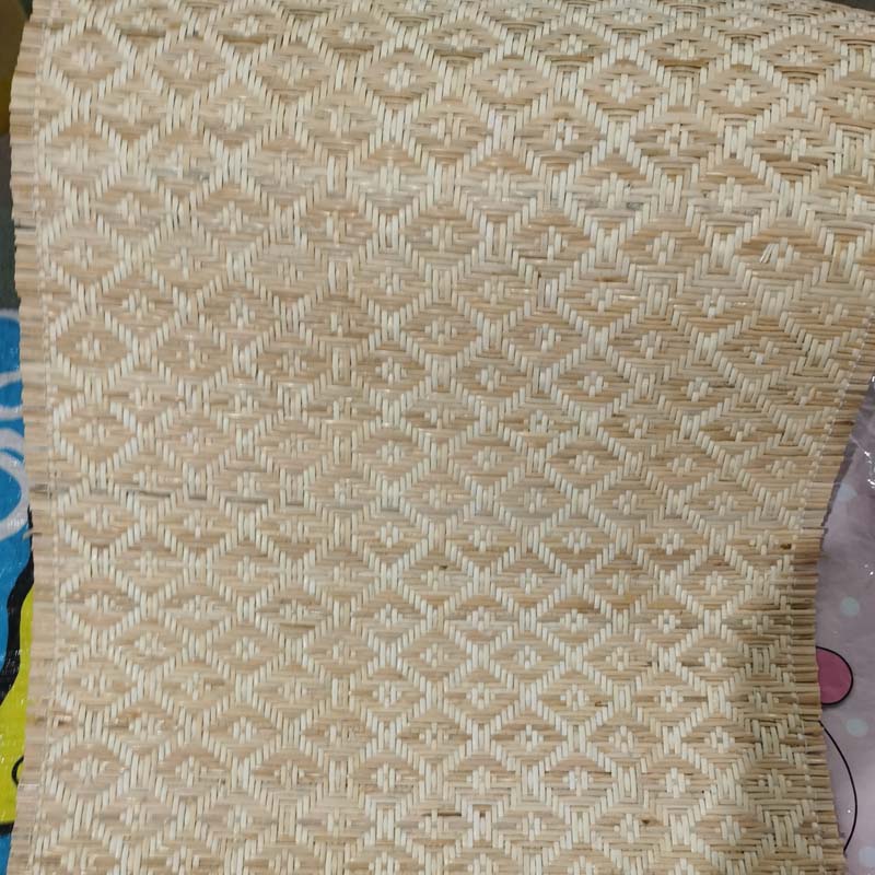 Rouleau de toile en rotin avec motif losange