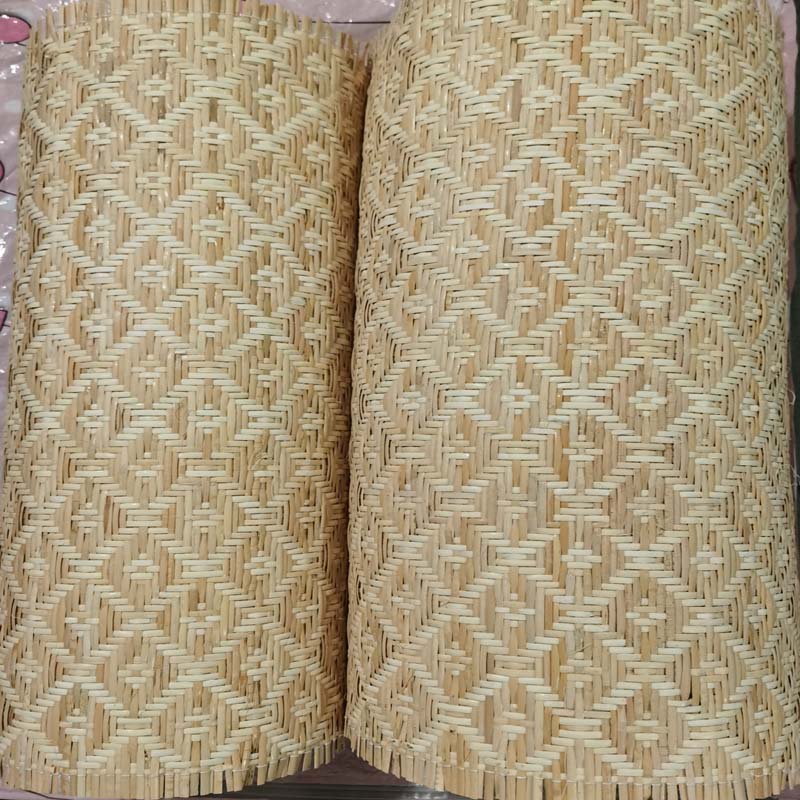Rouleau de toile en rotin avec motif losange