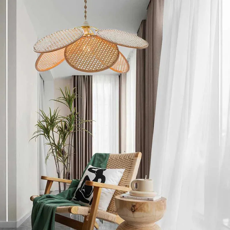 Suspension rotin cannage forme fleur pétales naturel | Floria