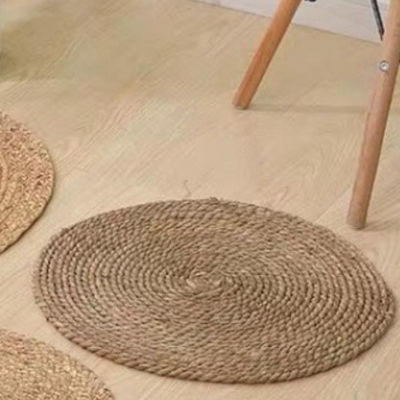 Tapis rond en rotin foncé