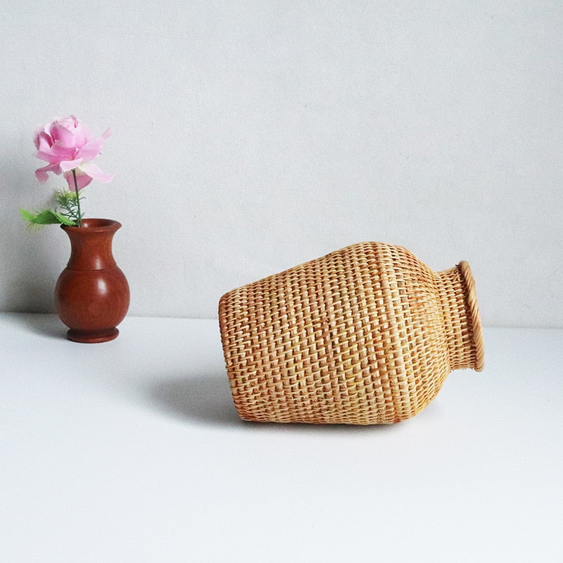 Vase d’ornement en rotin classique