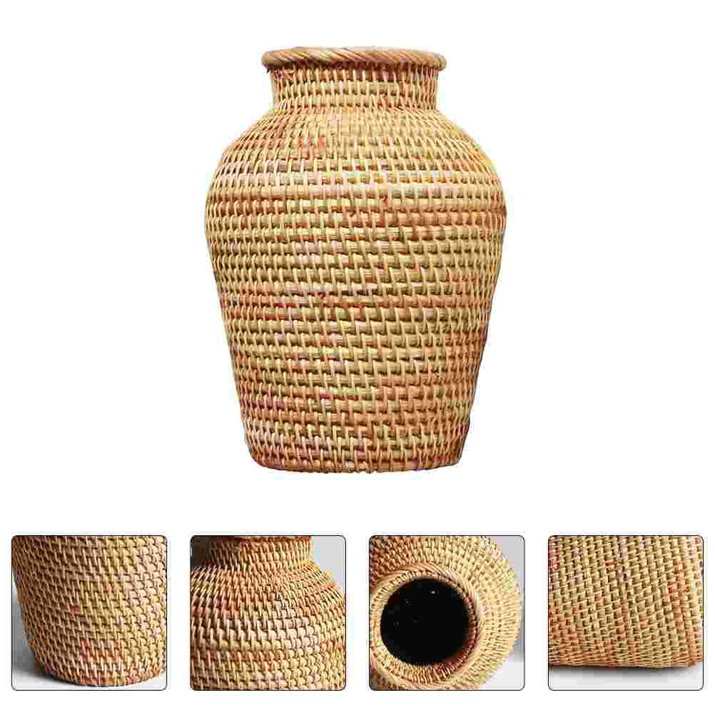 Vase de fleurs séchées en rotin tissé