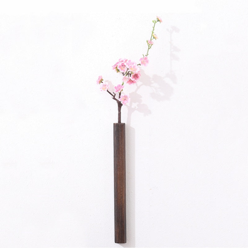 Vase mural en bois foncé